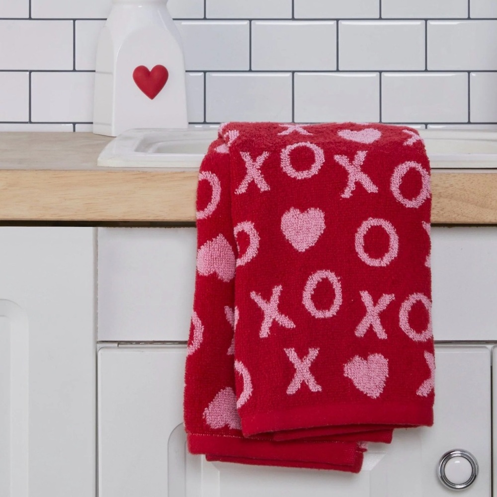 NEW Valentines Day Heart,Xs and Os Hand-towel 
16” x 25”